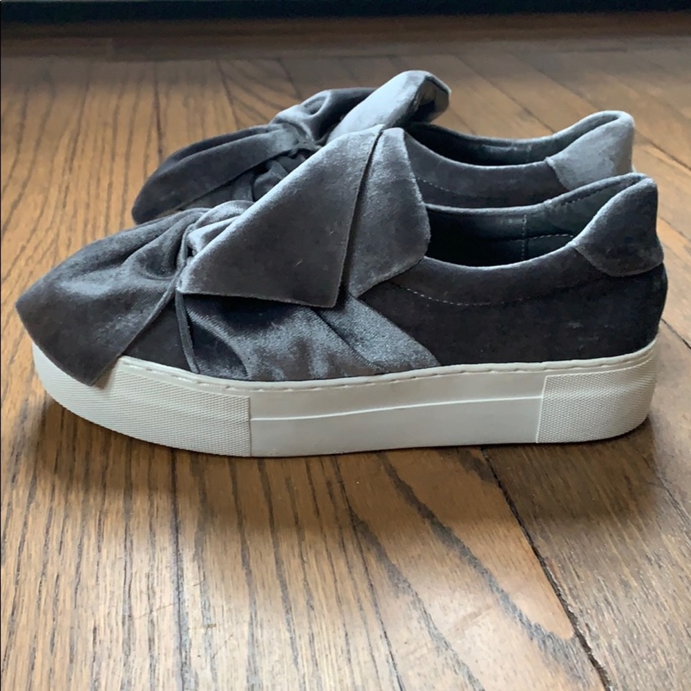 Fancy grey velvet snickers